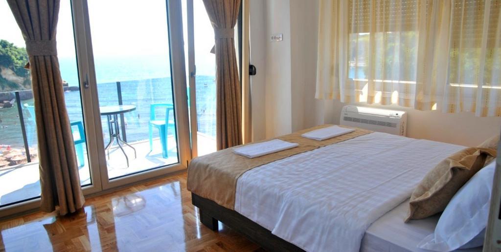 Hotel Cruiser Ulcinj Exterior photo
