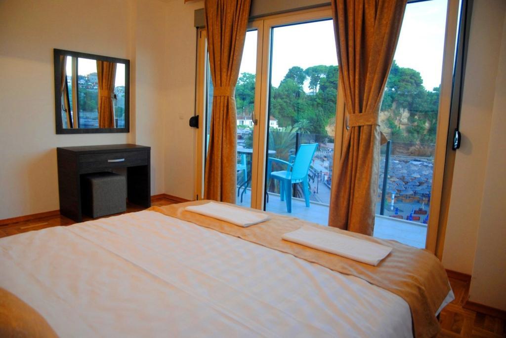 Hotel Cruiser Ulcinj Exterior photo